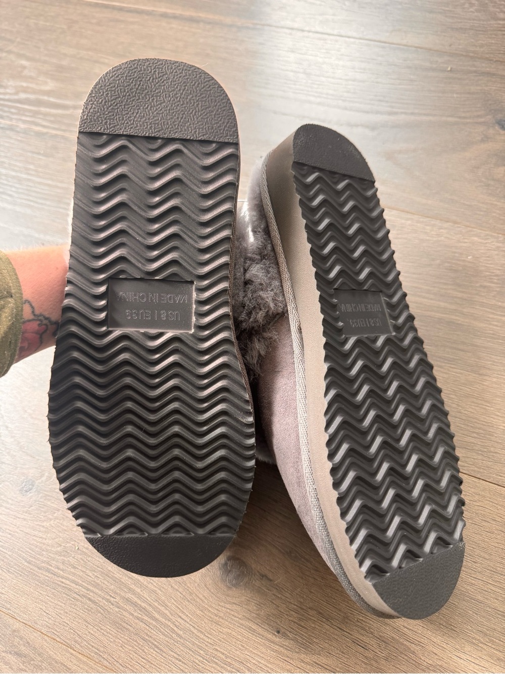 Eddie Bauer Gray Shearling Slippers Box - Picture 3 of 4
